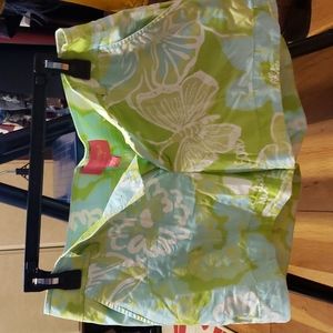 Lillly pulitzer shorts size 6 pretty shades of blues and greens